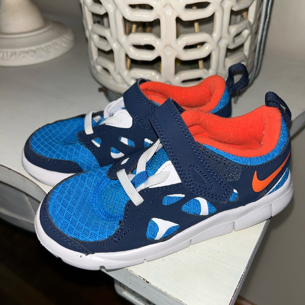 Toddler nike shoes